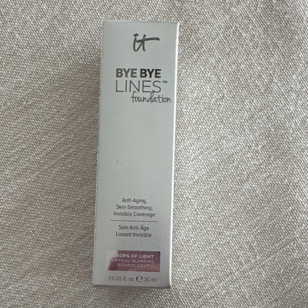 IT Cosmetics Bye Bye Lines Foundation - in Light